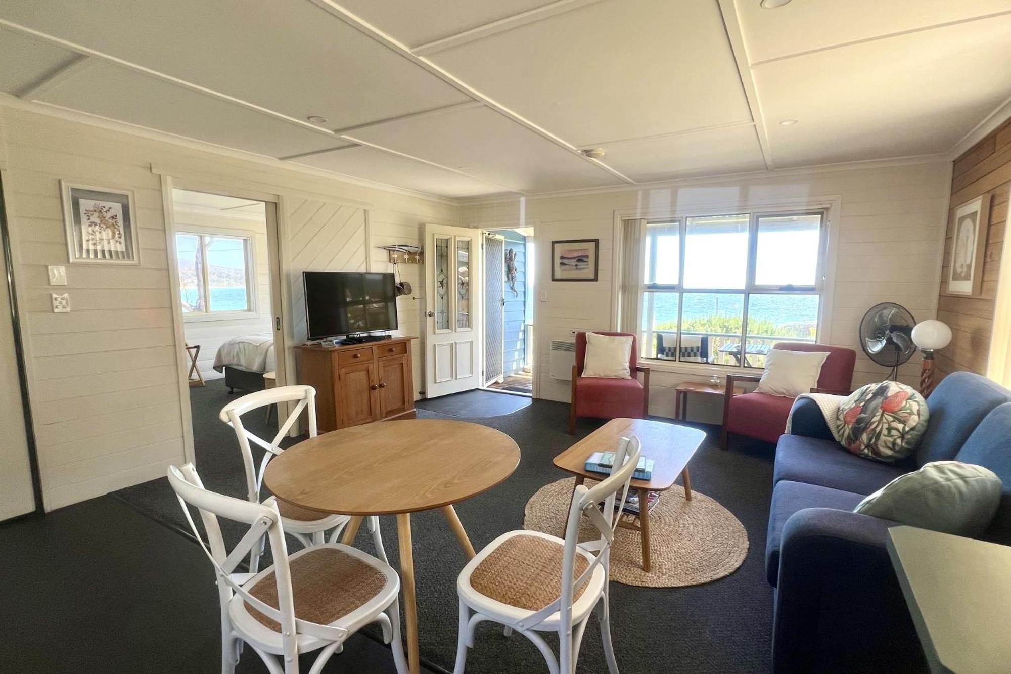 Binalong Beach Cottage Beachfront At Bay Of Fires Next To Restaurant Binalong Bay Eksteriør bilde