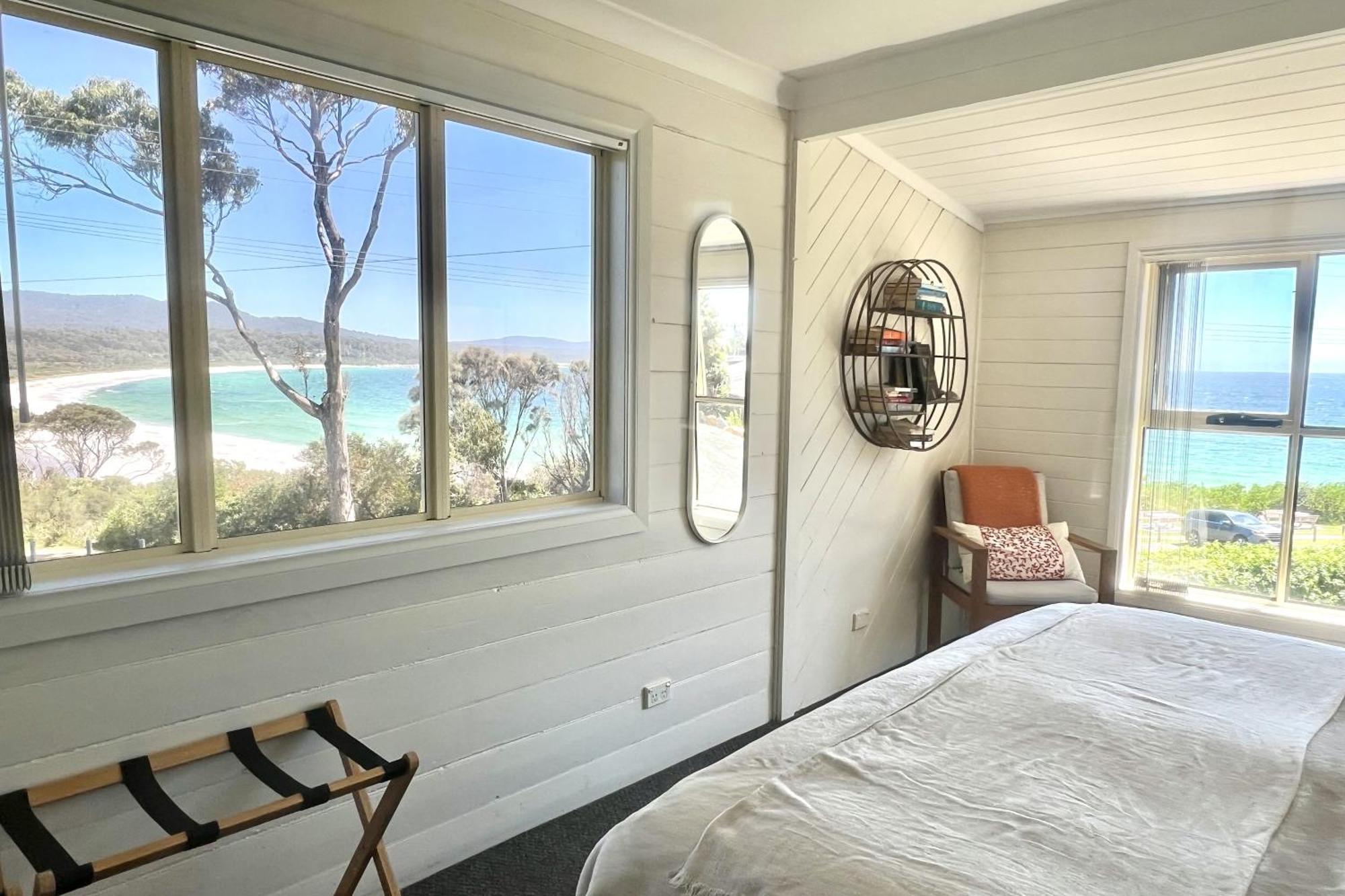 Binalong Beach Cottage Beachfront At Bay Of Fires Next To Restaurant Binalong Bay Eksteriør bilde